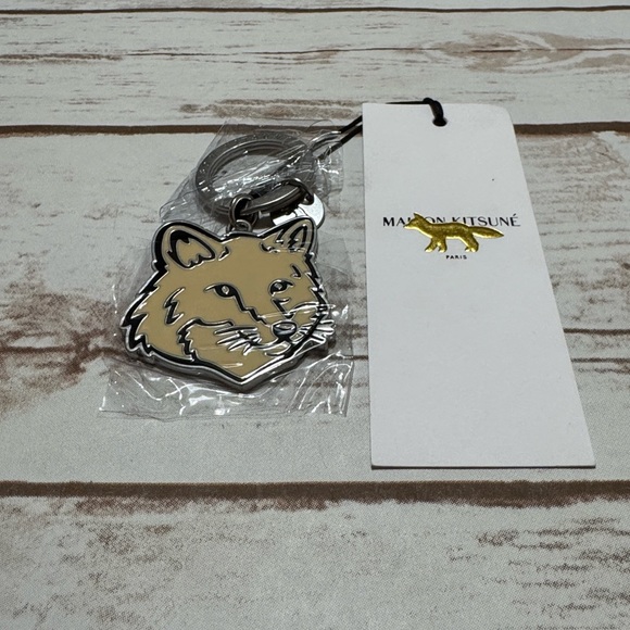 MAISON KITSUNE Gold Fox Keychain with Drawstring Pouch - Picture 3 of 3